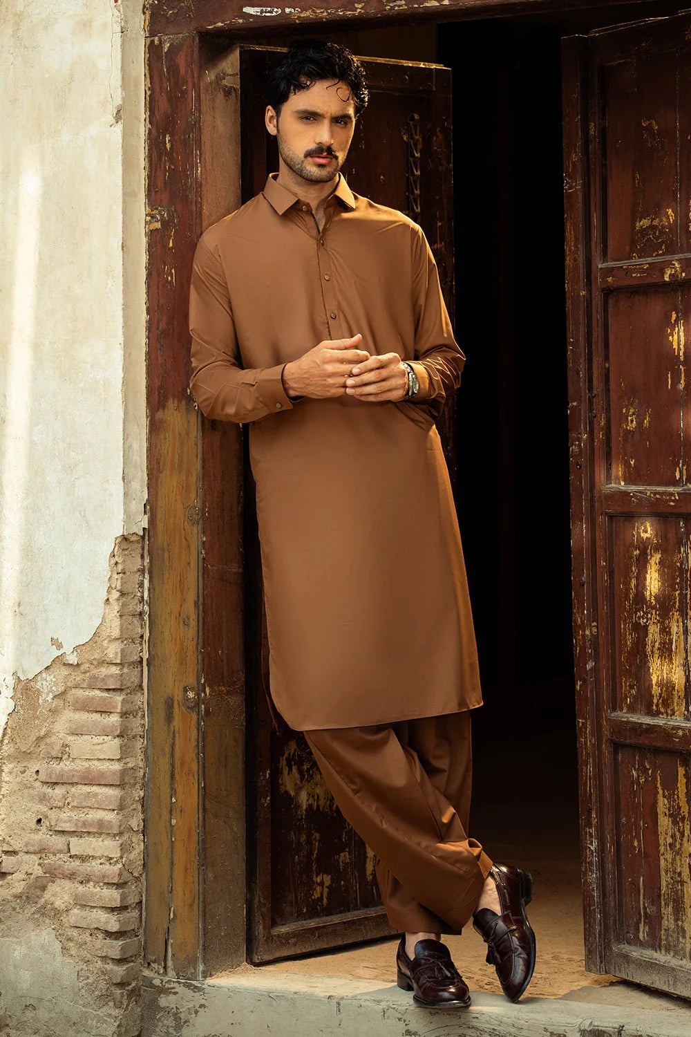 GOLDEN BROWN MEN'S UNSTITCHED BOSKI