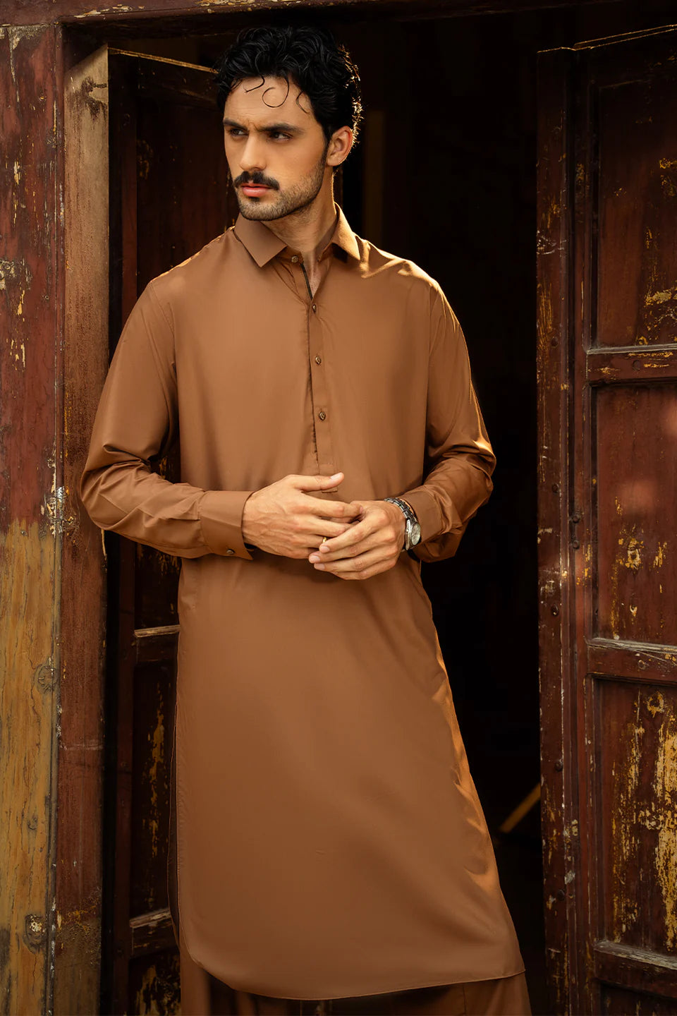 GOLDEN BROWN MEN'S UNSTITCHED BOSKI